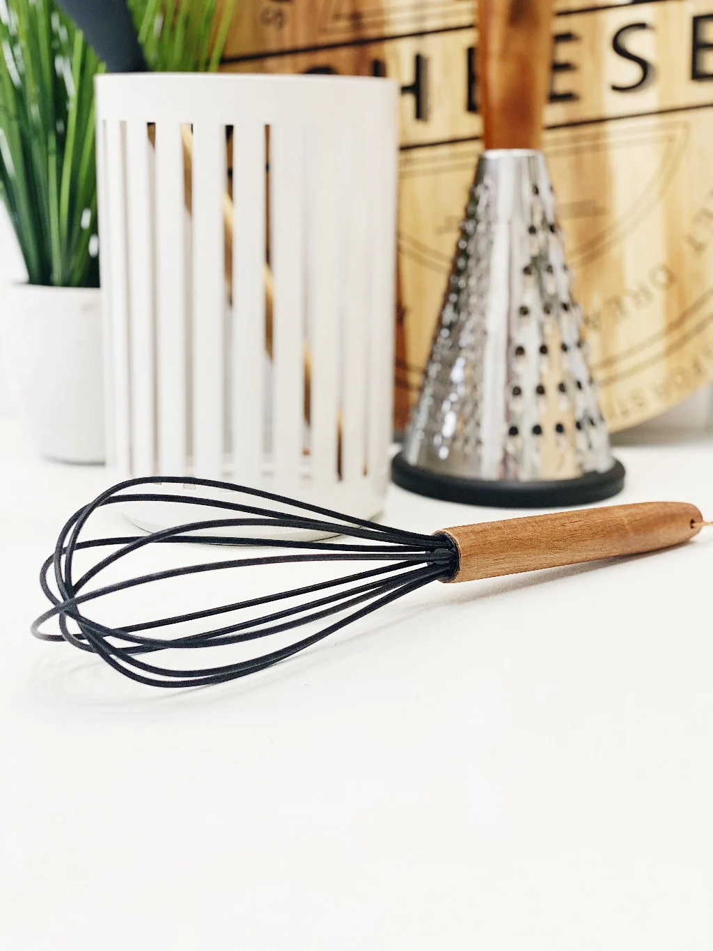 Accent Acacia Handle Silicone Whisk - Image 4