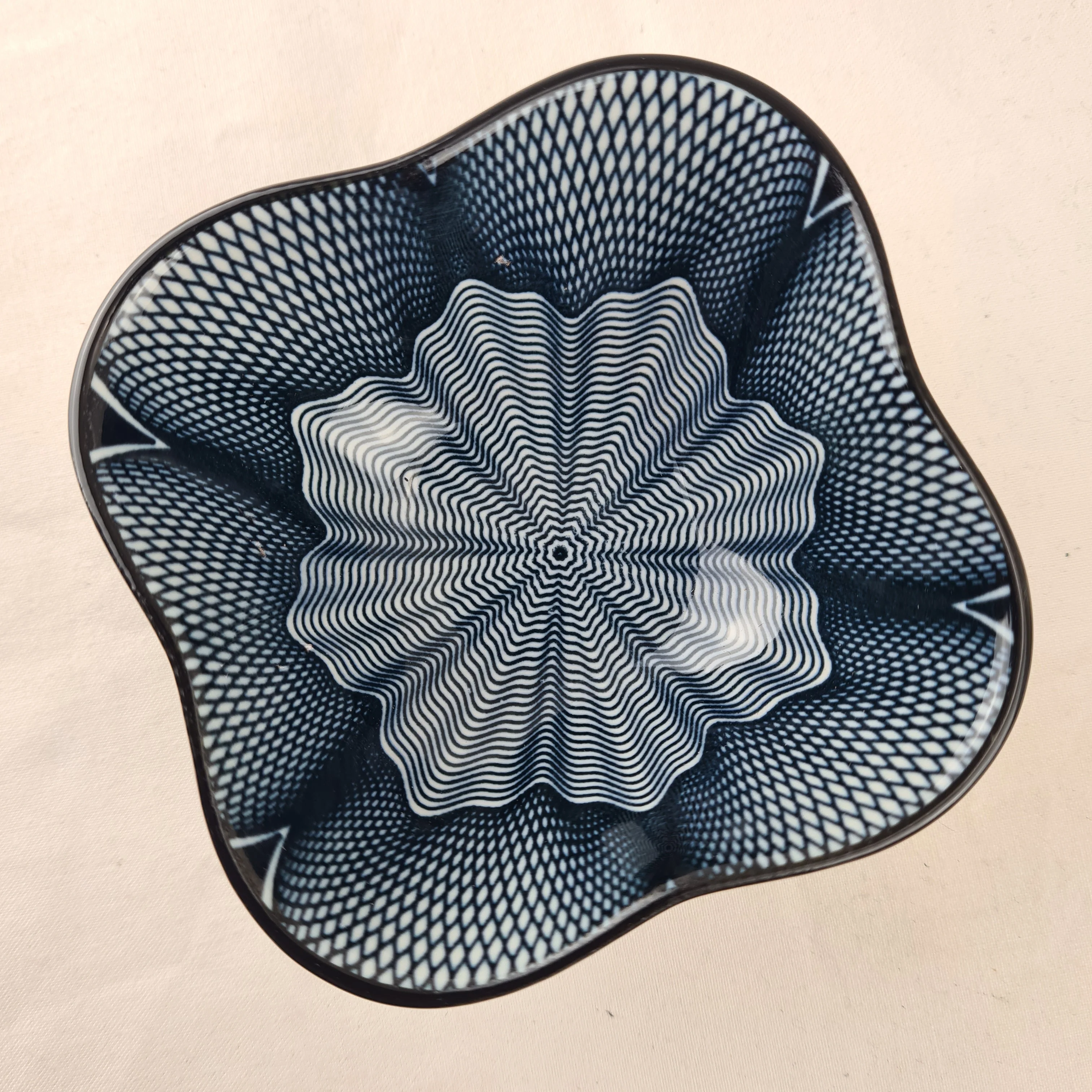 Flower shaped  bowl - Image 4
