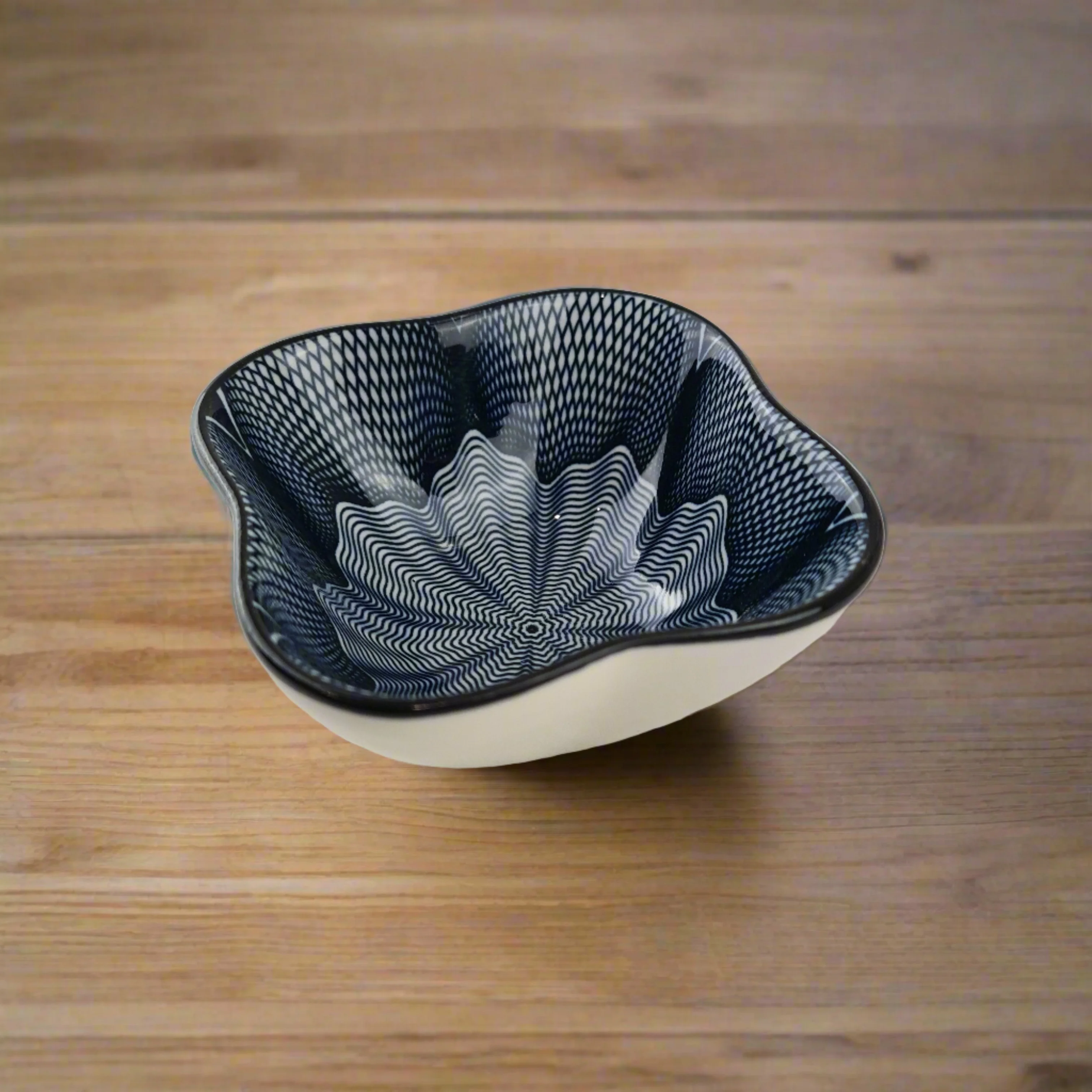 Flower shaped  bowl - Image 6