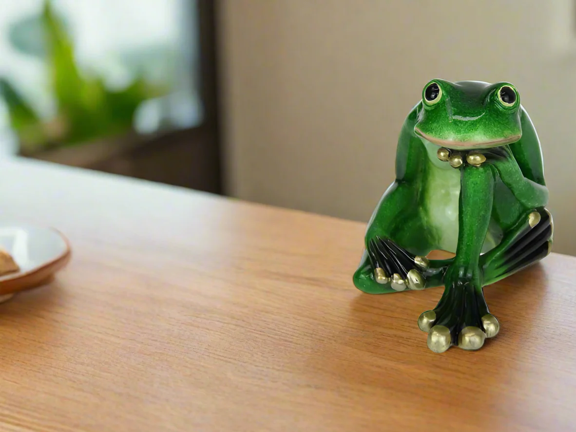 Playful Green Marble Frog Figurine I Unique Home & Garden Decor — 10cm - Image 3